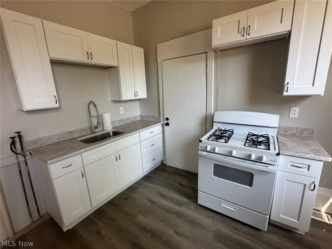 Photo - 2055 W 65th St