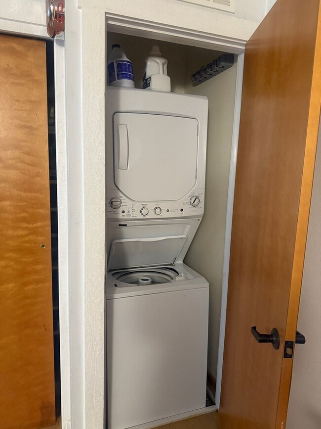 Photo - Ground Level Ponds Studio - Partially Furn...