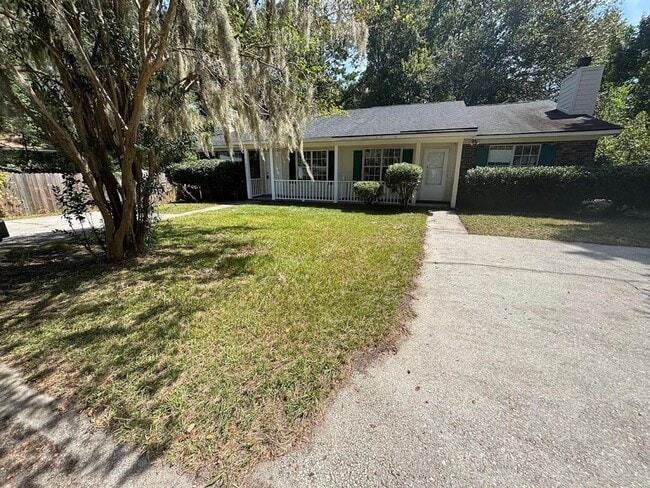 Building Photo - Newly Renovated 3 Bedroom Duplex~ Rental