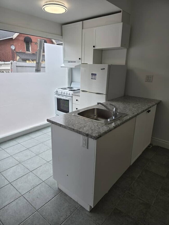 Photo - 502 Somerset St W Unit 1/2