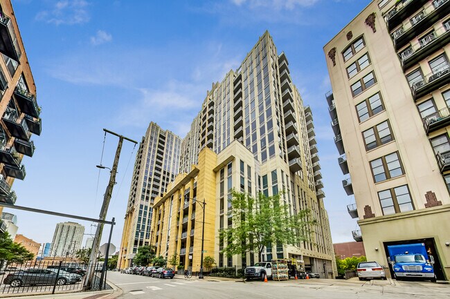 Building Photo - 720 N Larrabee St Unit 902