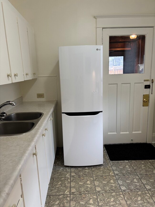 Photo - 550A Durie St Unit 550A