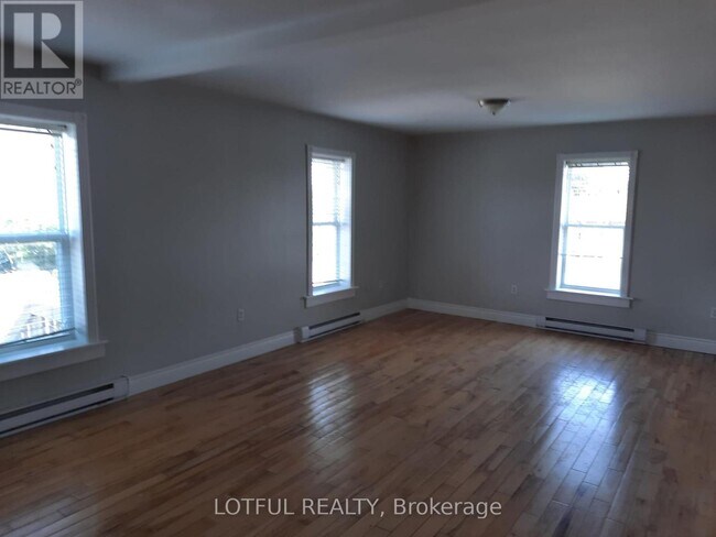 Photo - 2084 Dundas St