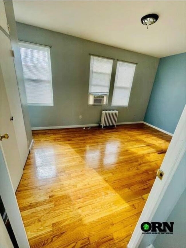 Photo - 59-83-83 Fresh Pond Rd