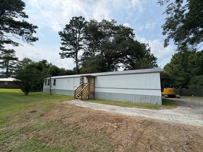 Building Photo - For Rent