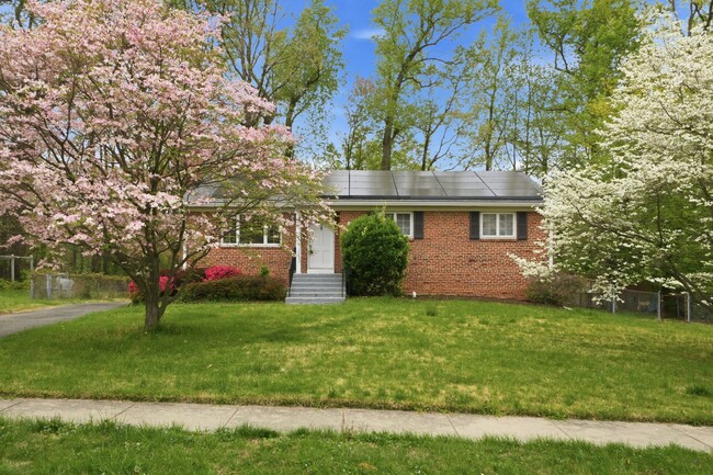 Building Photo - This inviting four bedroom, two bath home with a spacious detached two car garage is located in t...