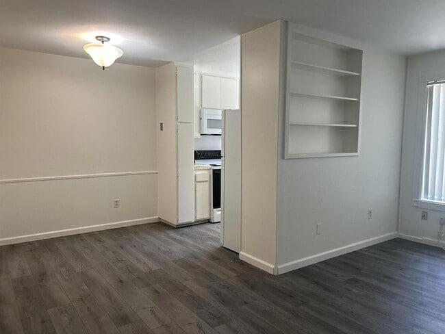 Photo - 4443 Kansas St