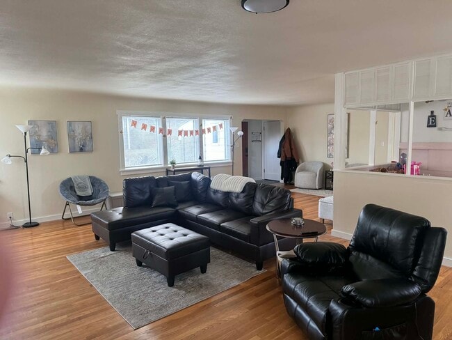 Photo - 1005 NE Duncan Ln