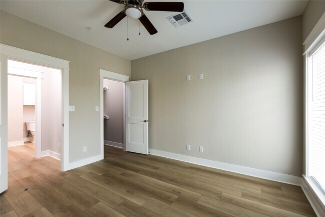 Photo - 12 Evia Main Unit 2202