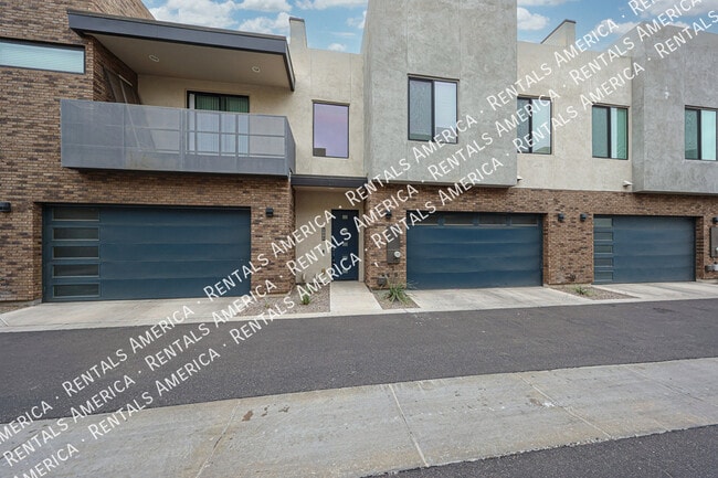 Photo - 901 S Smith Rd