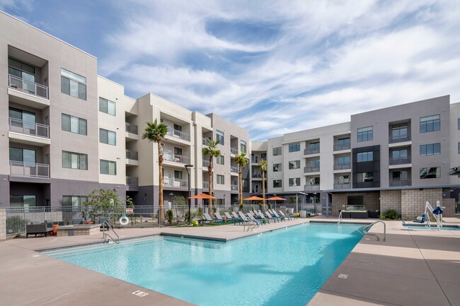 Novo Broadway Apartments - Tempe, Az 