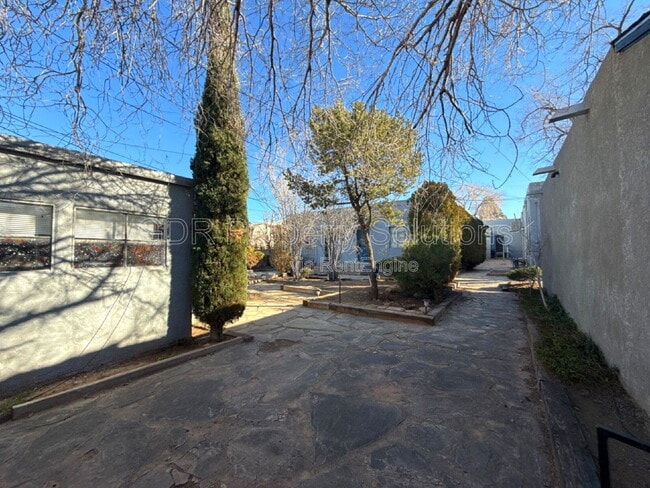 Building Photo - 3209 Burton Ave SE Unit 3211