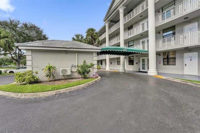 Building Photo - 1502 Whitehall Dr Unit 105
