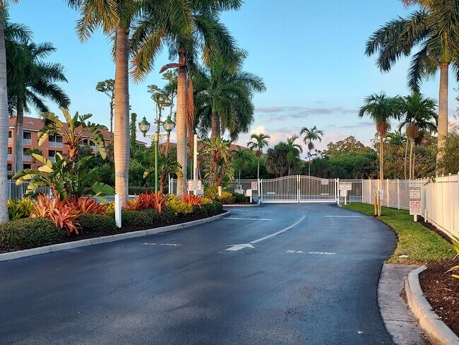 Gated Entry - 4510 Botanical Place Cir Unit Botaical Place  Naples