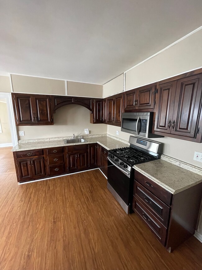 Building Photo - 49 Vine St Unit 1