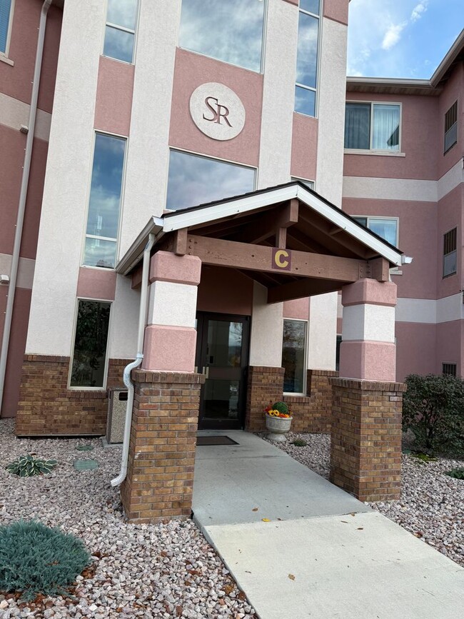 * MOVE-IN SPECIAL * 2-bedroom Condo for re... - * MOVE-IN SPECIAL * 2-bedroom Condo for re...