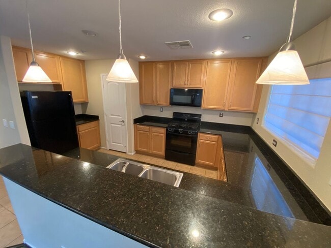 Photo - Beautiful 3 bed/2.5 bath home located in H...