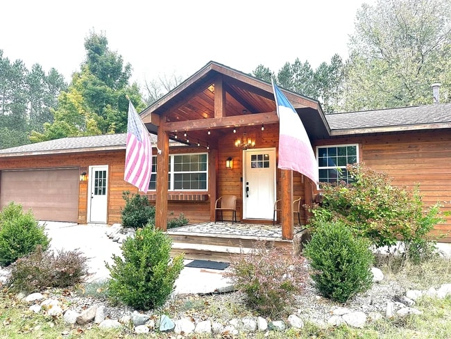 Building Photo - 2943 N Reynolds Rd Unit Main House