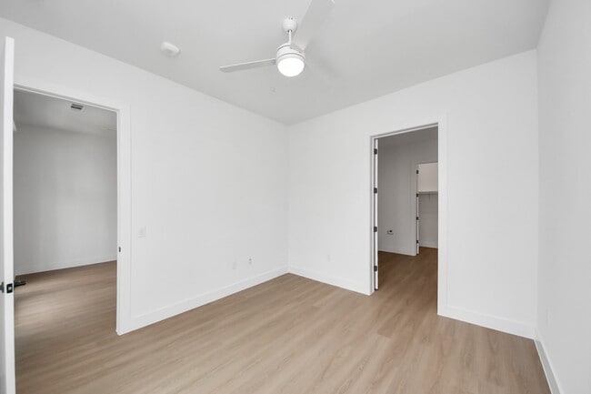 Building Photo - 2810 Riverby Rd Unit 225