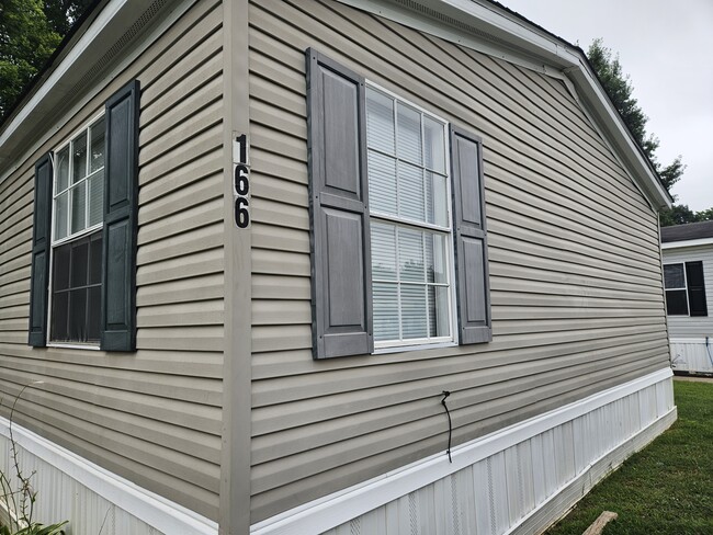 Photo - 166 Lynnwood Cir
