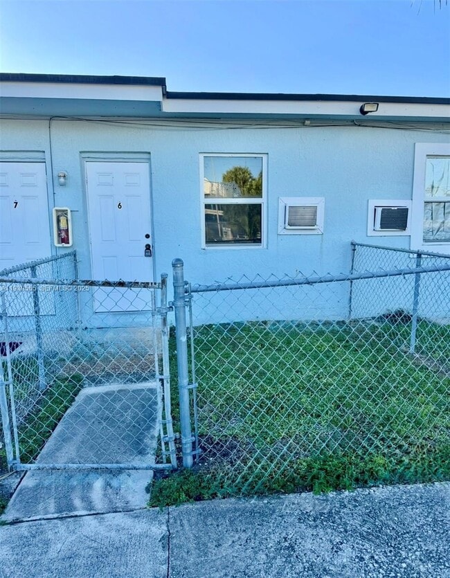 Photo - 4404 SW 22nd St Unit 6