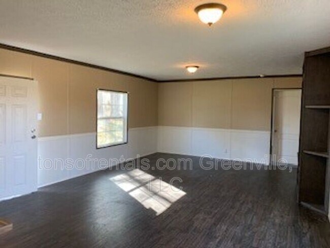 Photo - 717 Broadway School Rd