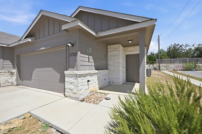 Building Photo - 1733 Davidson Rnch Dr Unit 2