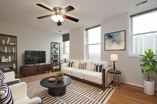 Building Photo - 1420 Harvard St NW Unit 406