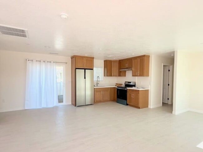 Photo - Live Oak Hesperia Unit Main House