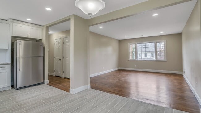 327 Brookfield Pl Unit 2