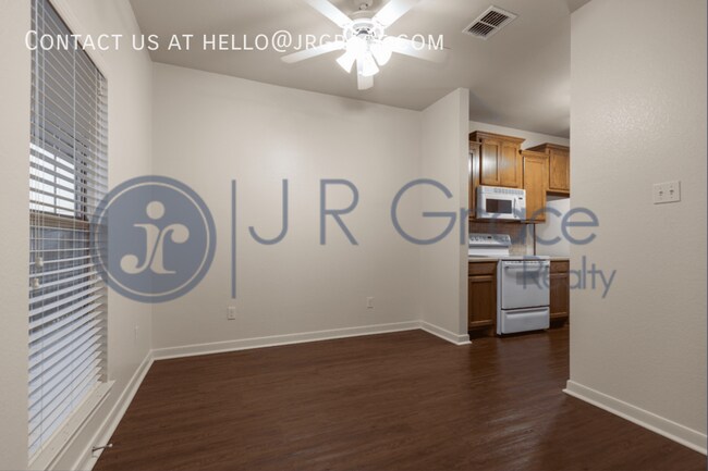 Photo - 2114 Breezy Dr