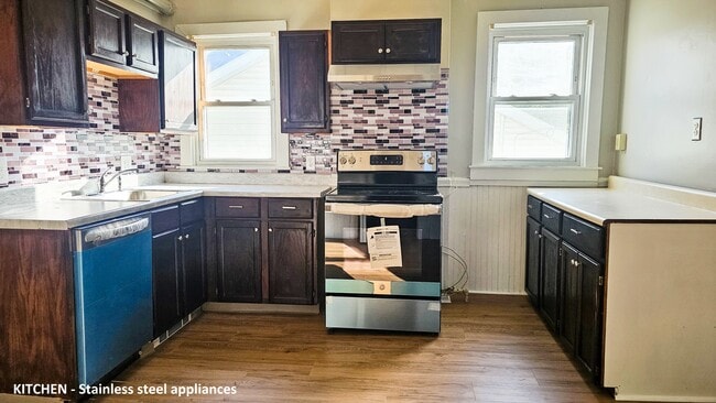Building Photo - 1425 3rd Ave Unit 2nd Floor Rental