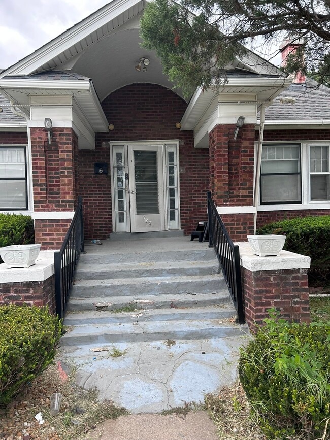 725 N 39th St