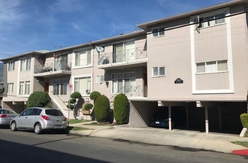 Photo - 101 N Hayworth Ave