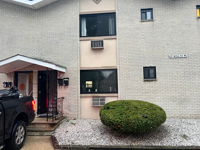 15 Willis Pl