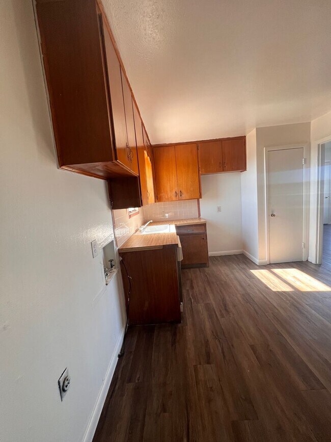 Photo - Charming home located near John Ireland El...