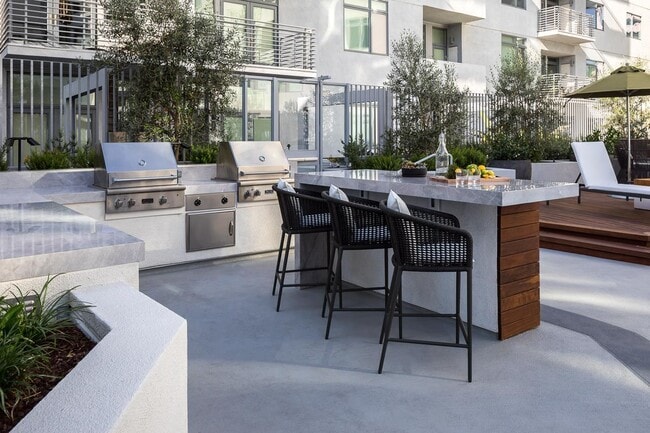 The Avenue Hollywood apartments — community photo