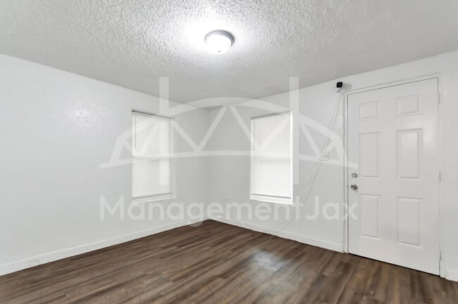 Photo - 1629 W 31st St
