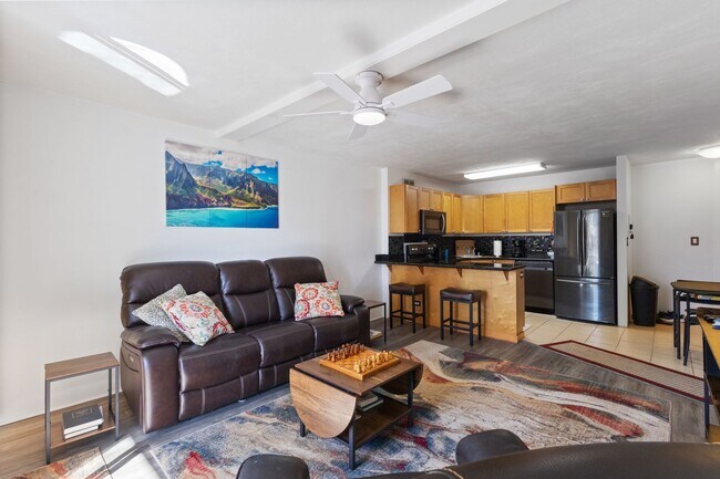 Building Photo - Heart of Waikiki | Kitchen | Free Parking ...