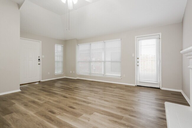 1104 Driftwood Ln