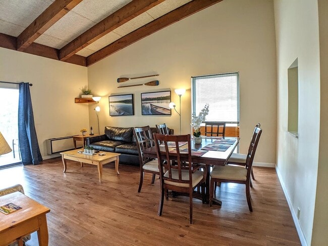 Building Photo - Cedar Lodge Unit 308
