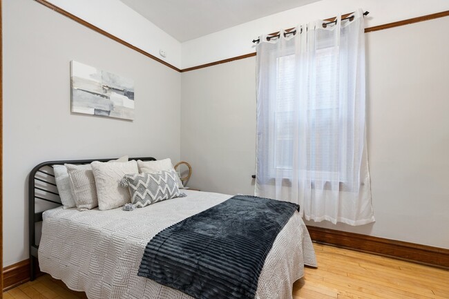 Bedroom 2 - 2341 W Cortez St Apartments Unit #2