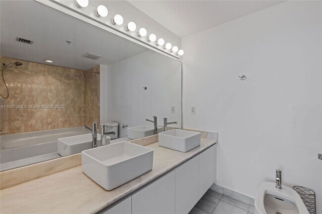 Photo - 601 NE 36th St