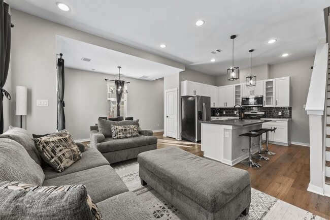 Photo - 6704 Parker Grv Ln