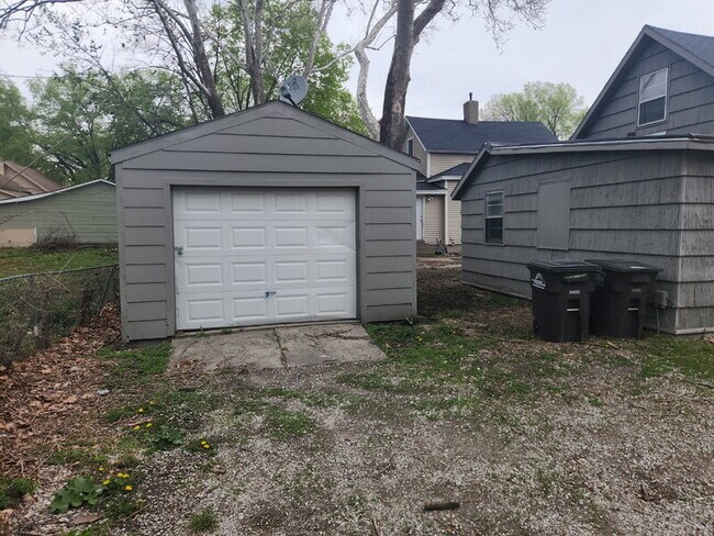 Photo - 290 E 17th St