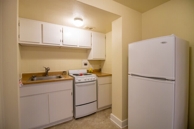 1 BDRM - KITCHEN