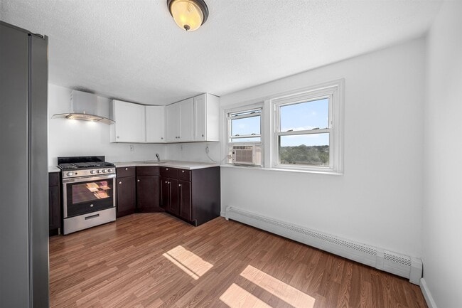 Building Photo - 62 Burns Ave Rental