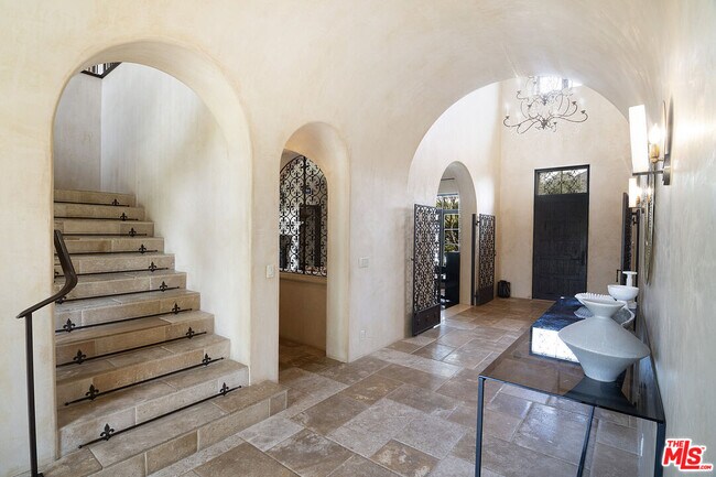 1221 Minorca Dr