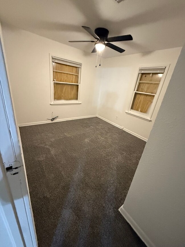 Photo - Cozy home with large backyard!