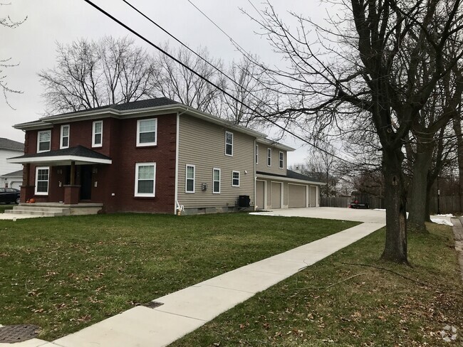 Building Photo - 76 Ayrault Dr Rental